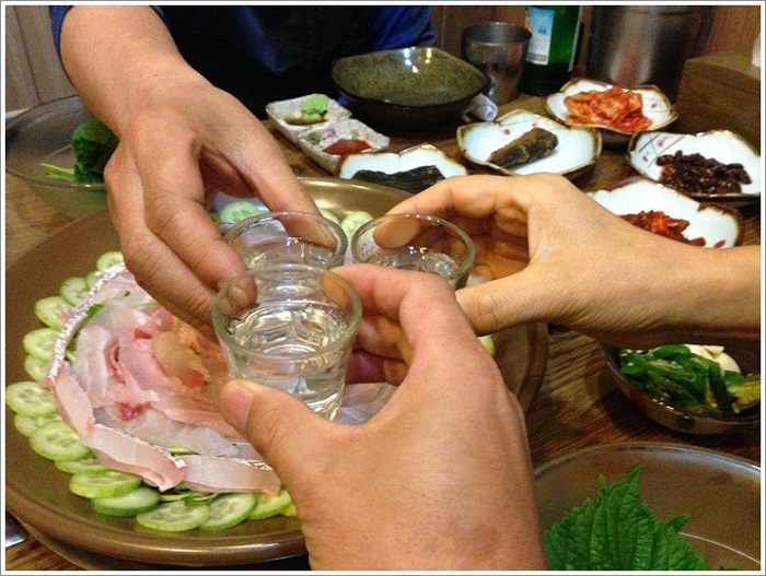 Như thế nào mới là uống rượu Soju đúng cách? Như thế nào mới là uống rượu Soju đúng cách?