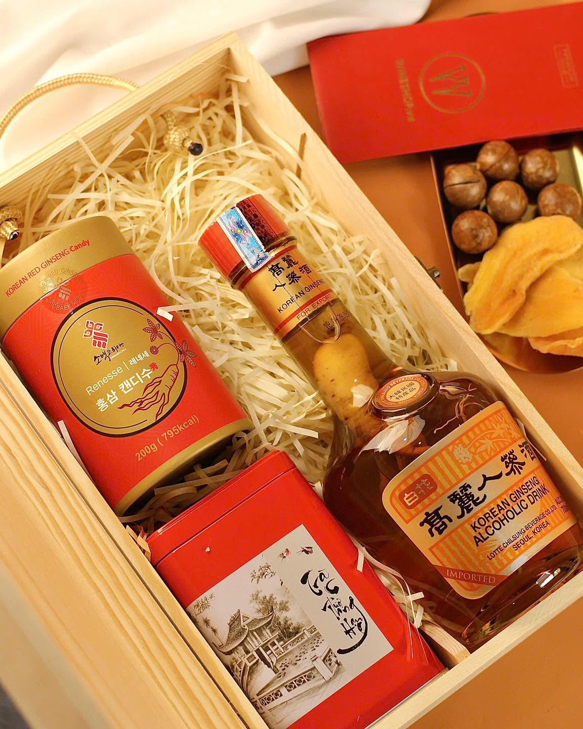 Rượu nhân sâm Hàn Quốc Lotte trong hộp quà Tết dành cho đối tác doanh nghiệp